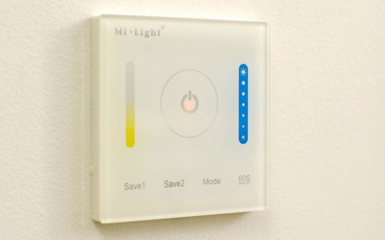 Sensorinis LED spalvos reguliavimas